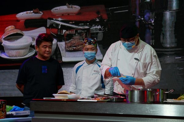 Comment organiser une croisière qui propose des cours de cuisine mexicaine en collaboration avec des chefs locaux?